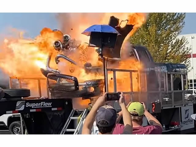 Picape 'turbão' manda motor pelos ares; confira o vídeo