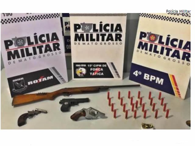 Primos são presos pela PM ao serem flagrante vendendo 4 armas de fogo