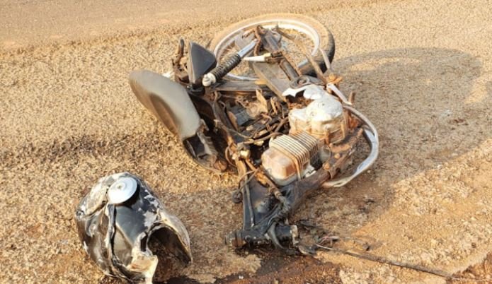 Três pessoas morrem em acidente entre carro e moto em Ubiratã. (Fotos)