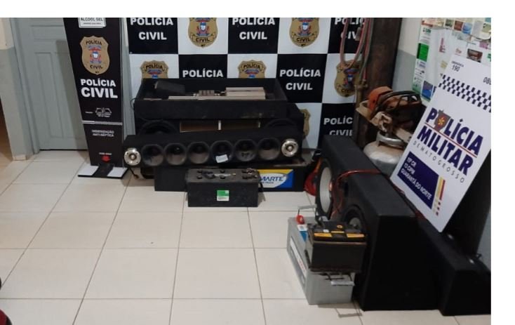 Sete pessoas foram presas e vários sons automotivos apreendidos pela PM em Guarantã. (Fotos)