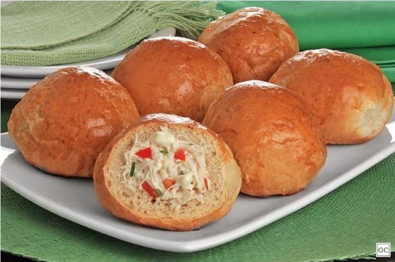 Pão de batata recheado com frango
