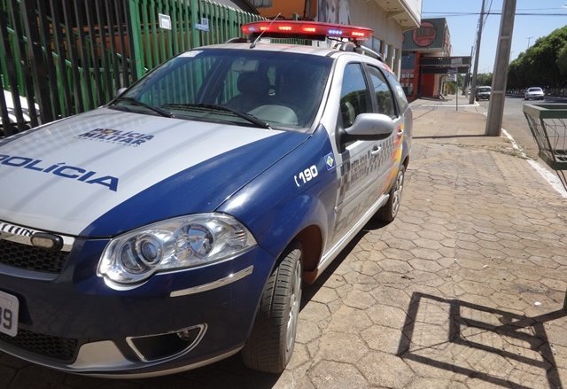 Homem em Colíder acaba detido por populares após ameaçar bater em idosa dona do Bar.
