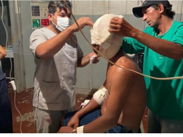 Indígena ferido na cabeça durante ataque de onça pintada é transferido para Cuiabá; Veja fotos