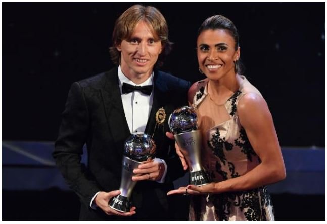 O hexa veio! Marta leva prêmio de melhor do mundo; Modric bate CR7 e Salah