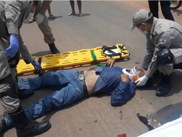 URGENTE: Motoqueiro em Colíder fica ferido após chocar em veiculo na Daury Riva proximo da UAB. (Vídeo)