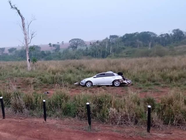 URGENTE: Homem falece na MT-320 após capotar seu carro e sair fora da pista. (Fotos)