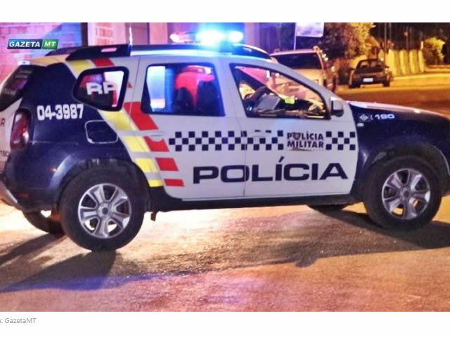 Homem é assassinado a tiros na porta de bar no interior