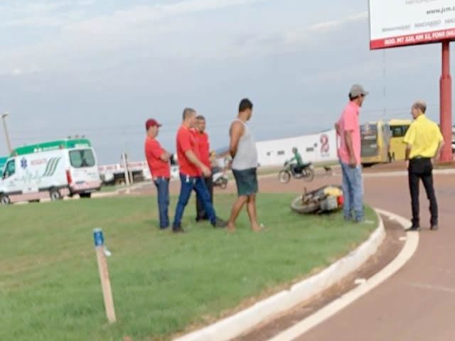 Homem em Colíder sofre fratura na clavícula apos ser colhido por ônibus no trevo da entrada da cidade. (Fotos)