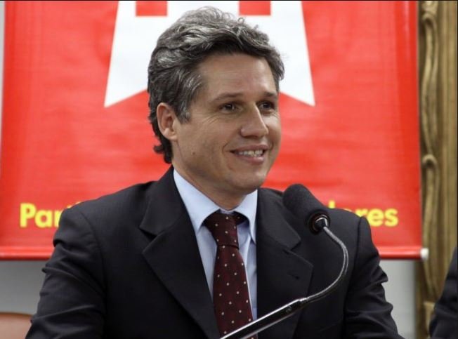 LIBERANDO TUDO Depois de pedir pra soltar Lula, deputado quer liberar a maconha
