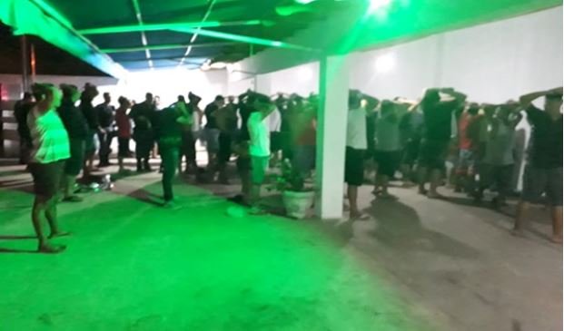 Festa do Comando Vermelho com drogas, criminosos e prostitutas é fechada pela PM