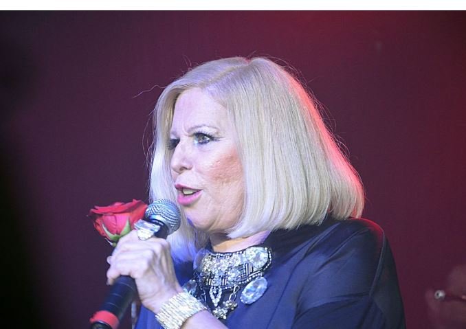 Cantora Vanusa morre aos 73 anos