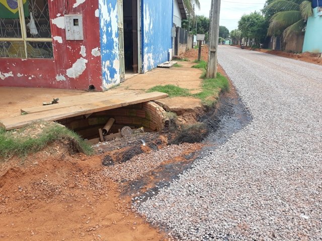 Moradores do bairro Teles Pires em Colíder denunciam a falta de drenagem no bairro. (Vídeo)