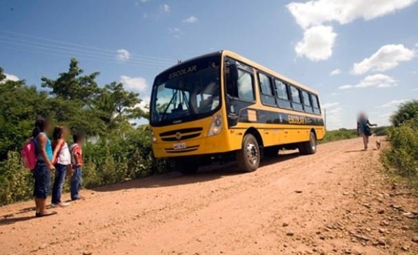 Motorista de ônibus escolar é preso após abusar de menino de 11 anos em bananal