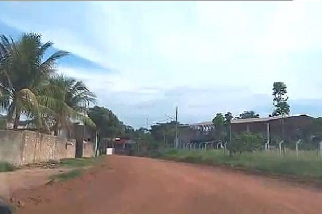 Moradores do B. Jardim Alvorada perguntam onde esta o asfalto desta rua? (Vídeo)