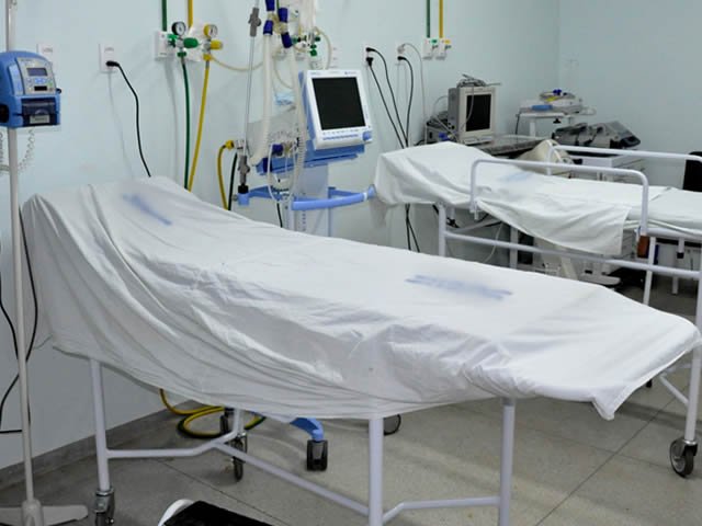 Menino de 4 anos morre ao tropeçar e bater pescoço no degrau do caminhão do pai