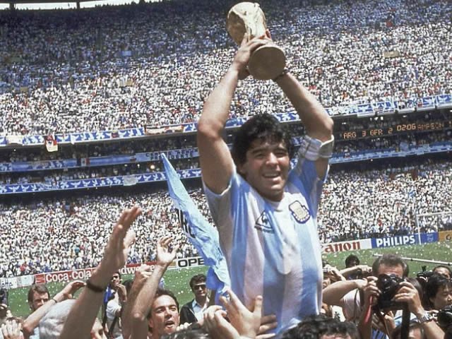 Diego Maradona morre na Argentina aos 60 anos