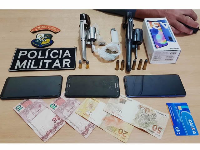 Jovem e preso em Colíder armado com dois revolveres e drogas. (Vídeo)