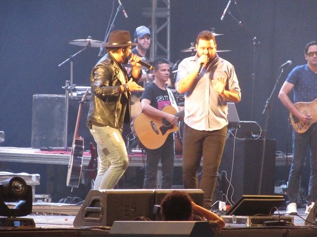 Segunda noite de festa da 30ª Expolíder teve rodeio, apresentação do Joaninha e a dupla Diego & Arnaldo.