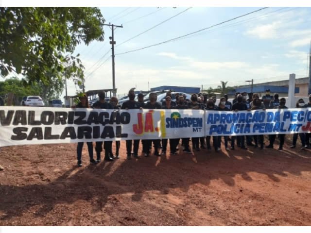 Policiais penais entram em segundo dia de manifestação para pedir aprovação de PEC