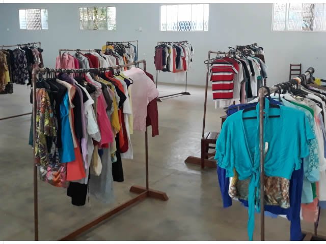 Senhoras da Casa da Amizade estão realizando ‘Bazar da Pechincha’. (vídeo)