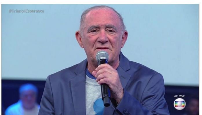 Globo surpreende e libera Renato Aragão para entrevista na Record; veja foto