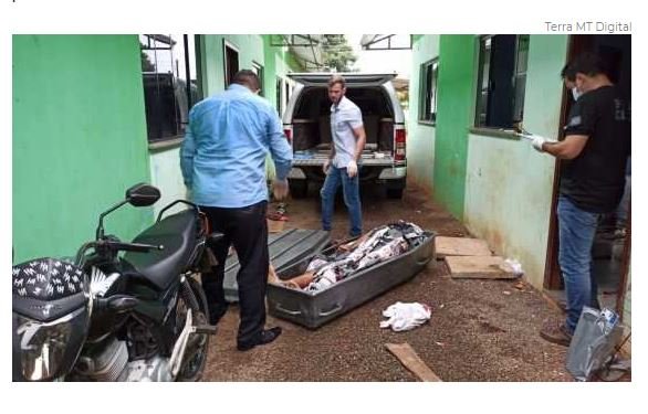 Irmãos e amigo morrem assassinados a tiros em conjunto habitacional