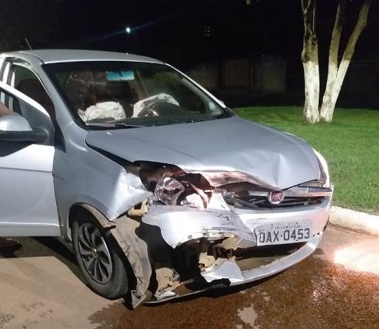 Motorista em Colíder causa acidente destruindo frente do veiculo das vitimas. (Fotos)