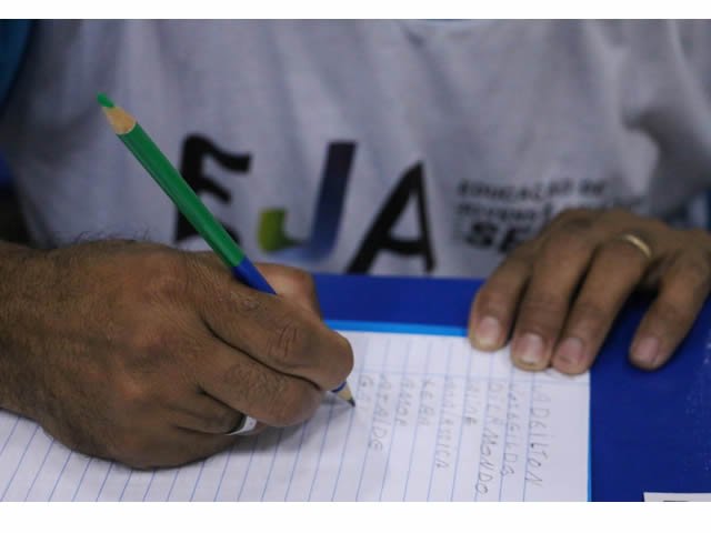 MT recua de fechar Escola de Jovem e Adultos
