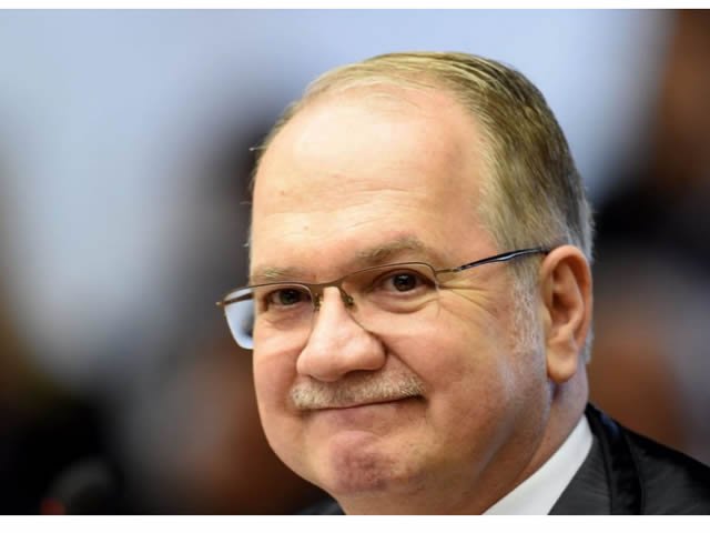 Fachin manda soltar todos os presos do grupo de risco da Covid-19 que estejam em prisões superlotadas