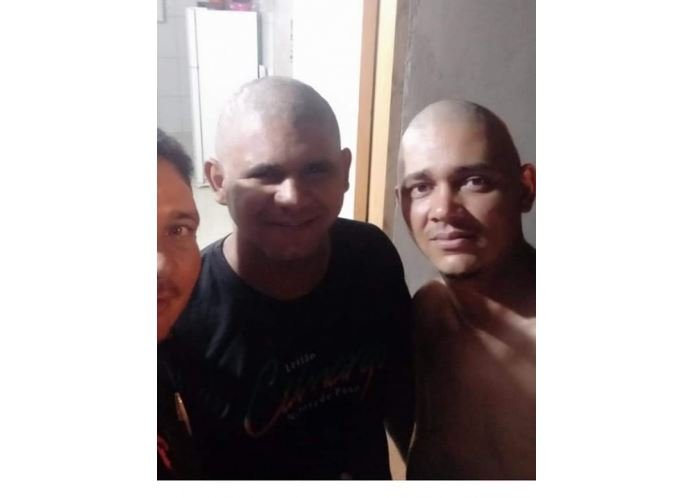 Cabelereiro não cobra corte de cabelo de clientes, após descobrir que seria homenagem para mãe com câncer