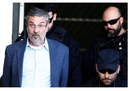 Lula ordenou construção de sondas e recursos ilícitos abasteceriam campanha de Dilma, diz Palocci