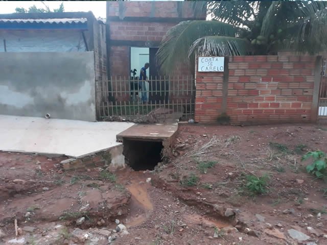 COLÍDER: Moradores da Av. Floriano Peixoto, tem casas invadidas pelas aguas das chuvas. (Fotos)