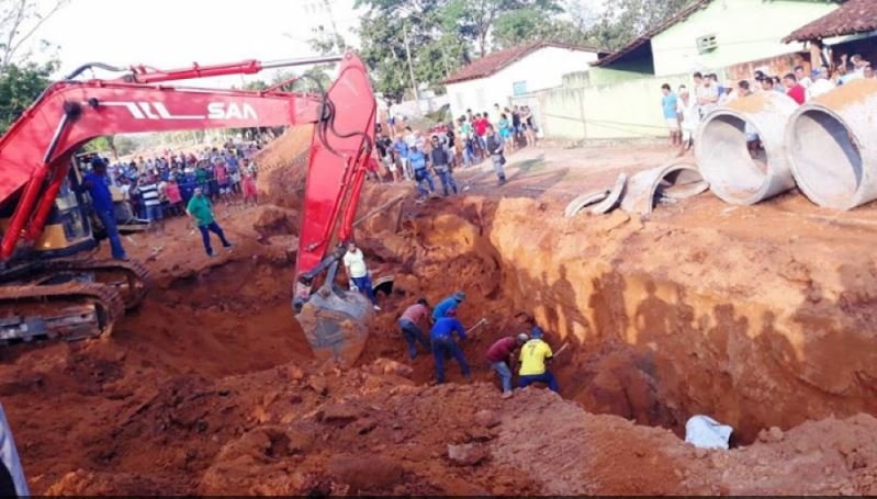 Três trabalhadores morrem soterrados em obra de drenagem de rua em MT
