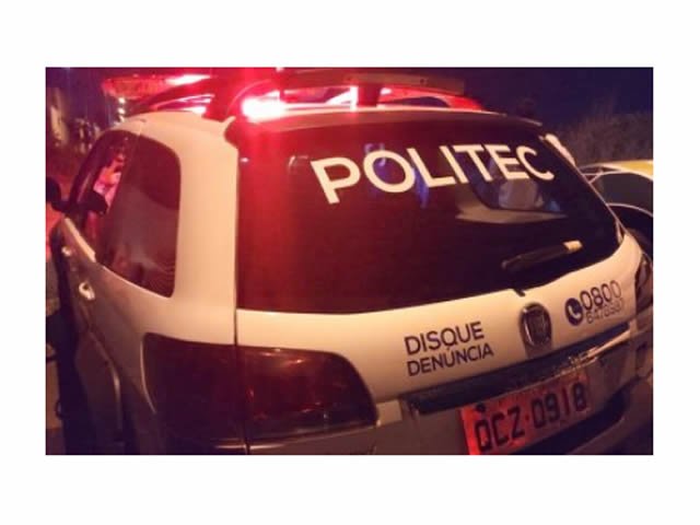 Mulher morre com tiro na cabeça e peito na porta de bar em MT