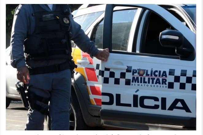 Rapaz é atacado com golpes de facão na porta de casa em MT