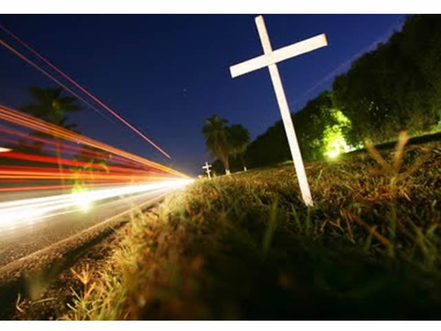 Piloto é arremessado e morre após carro bater na traseira da moto em Sinop