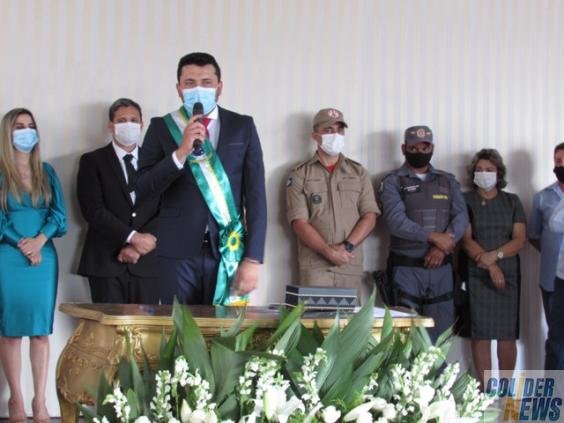 Tomou posse em Colíder o maior prefeito e mais jovem da história da nossa cidade. (vídeo)
