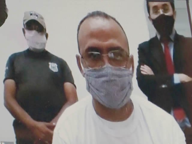 Vereador suspeito de assalto toma posse por videoconferência em presídio