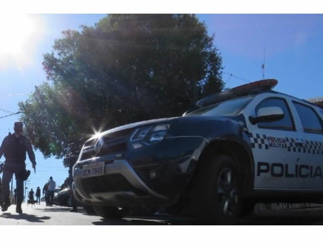Família é rendida e bandidos roubam R$ 70 mil em joias