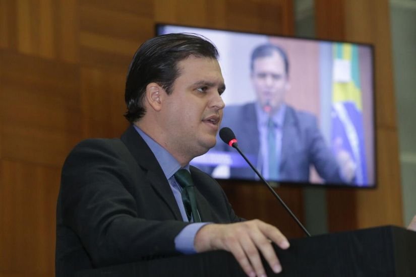 Deputado Thiago Silva cobra plano de vacinação e prioridade para professores, servidores da saúde e segurança