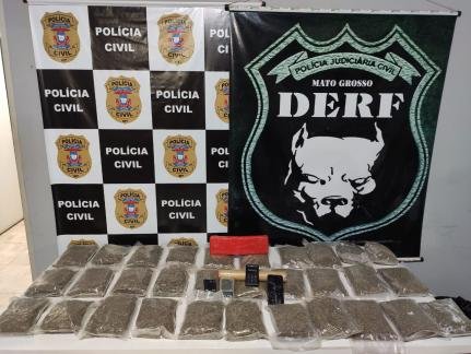 Traficante é preso com 31 pacotes de super maconha e quebra celular para não o entregar à polícia
