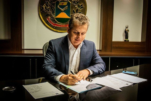 Mauro Mendes vai ao STF contra lei que cria cotas em concursos para pessoas com Down