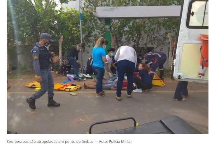 Motorista atropela 6 pessoas em ponto de ônibus; 3 são internadas