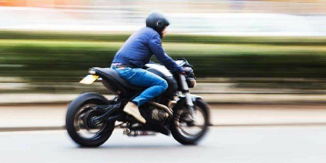Esposa "rasga" costas do marido com chave de moto ao descobrir "escapada" na madrugada