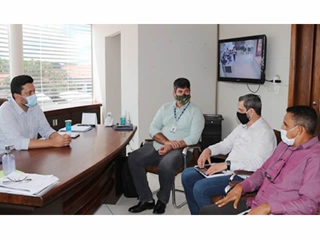 Prefeito se reúne com representante do Sebrae visando incentivo ao produtor rural e comércio local