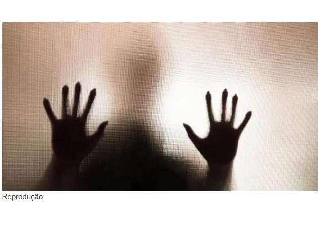 Acusado de estuprar mulher durante a noite de réveillon na frente do namorado é preso