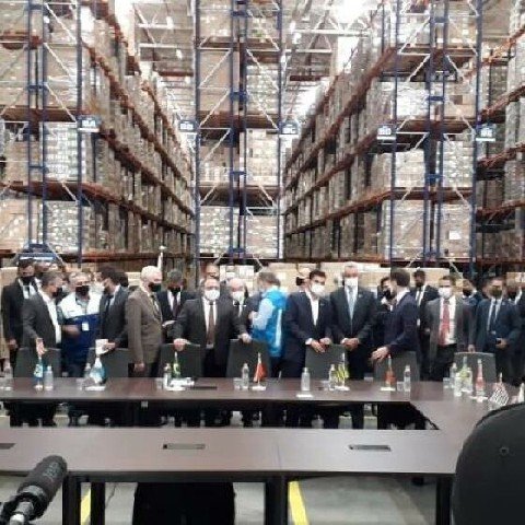 Mauro recebe 61 mil doses da CoronaVac; ministro diz que vacinação pode começar hoje