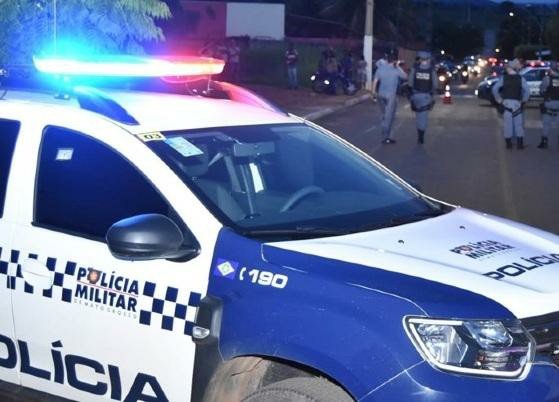 PM de folga reage a assalto em borracharia e troca tiros com bandido; um fica ferido