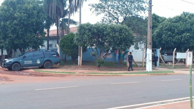 Policial penal é preso suspeito de tentar entrar com 14 celulares em cadeia feminina em MT