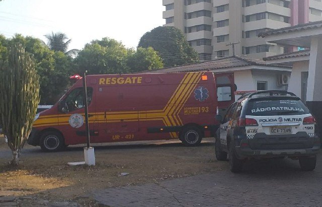 Homem é atingido por golpes de faca durante festa de família